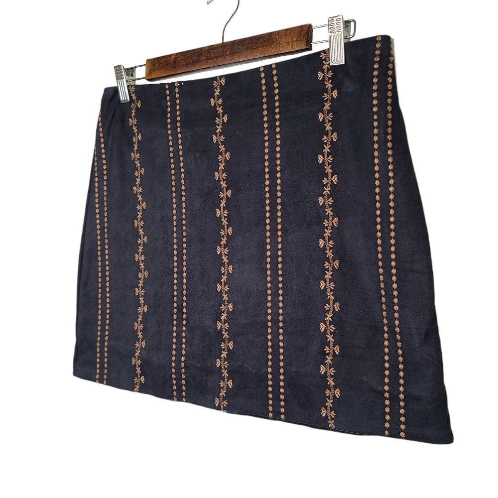 Altar'd State | Black Suede Embroidered Mini Skirt | Large - Picture 5 of 12